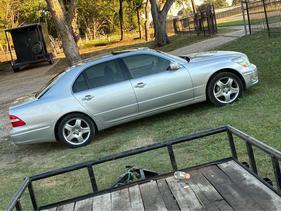 2005 Lexus LS 3rd Gen - Image 2 of 4