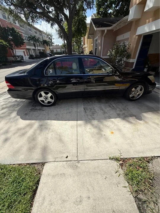 2005 Lexus LS 3rd Gen - Image 4 of 13