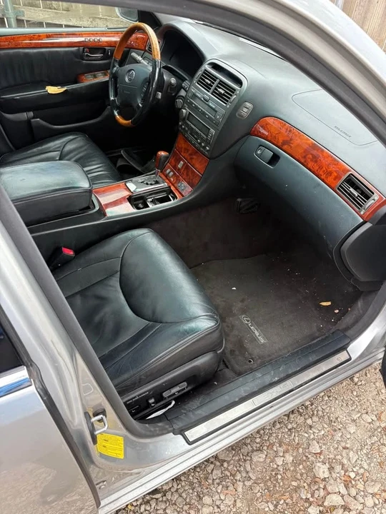 2005 Lexus LS 3rd Gen - Image 4 of 4