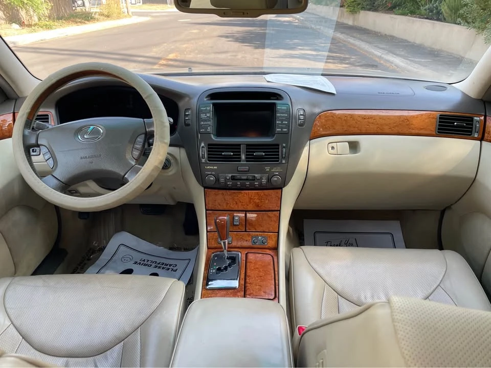 2005 Lexus LS 3rd Gen - Image 12 of 19