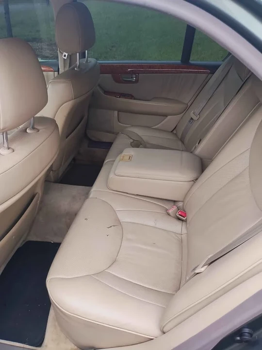 2005 Lexus LS 3rd Gen - Image 7 of 18
