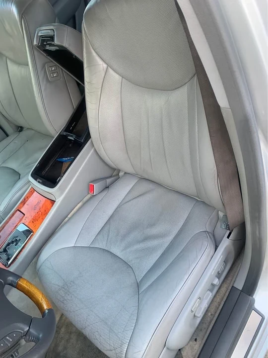 2005 Lexus LS 3rd Gen - Image 5 of 10
