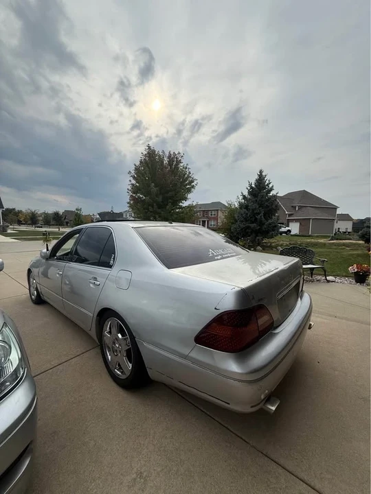 2005 Lexus LS 3rd Gen - Image 2 of 8