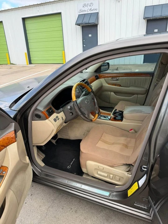 2005 Lexus LS 3rd Gen - Image 10 of 13