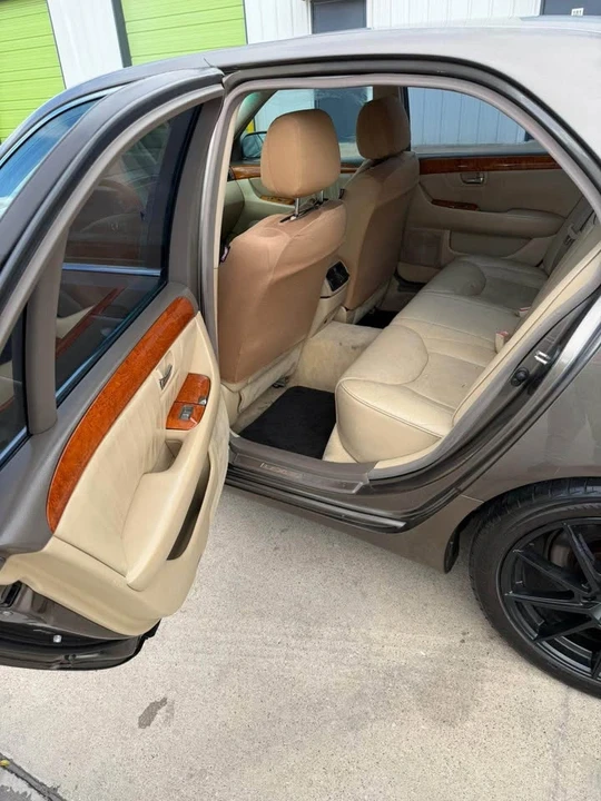 2005 Lexus LS 3rd Gen - Image 11 of 13