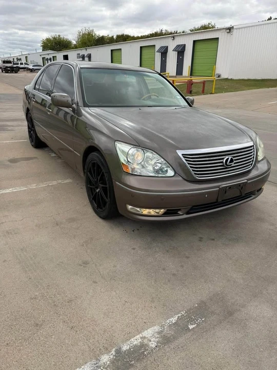 2005 Lexus LS 3rd Gen - Image 3 of 13