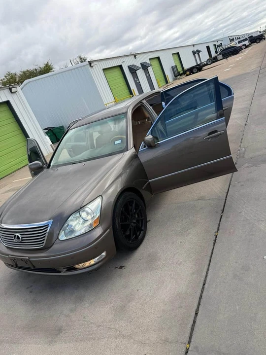 2005 Lexus LS 3rd Gen - Image 8 of 13