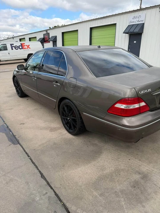 2005 Lexus LS 3rd Gen - Image 5 of 13