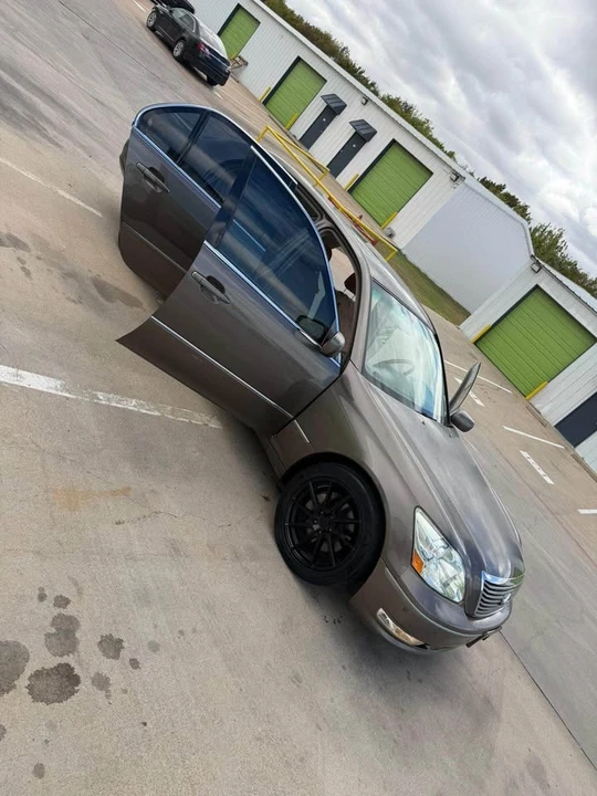 2005 Lexus LS 3rd Gen - Image 7 of 13