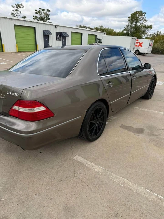 2005 Lexus LS 3rd Gen - Image 6 of 13
