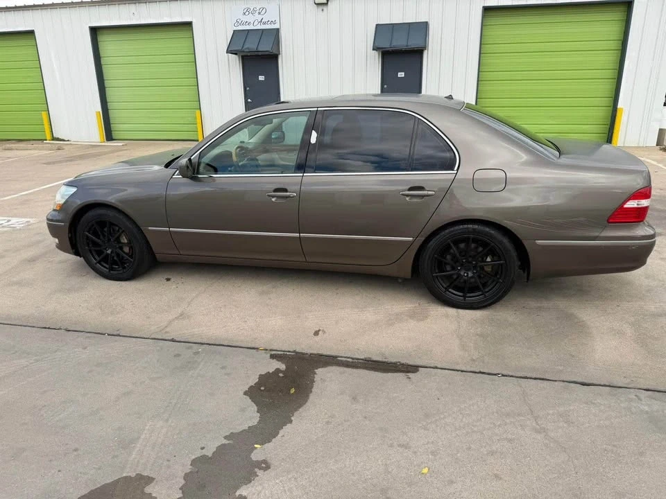 2005 Lexus LS 3rd Gen - Image 2 of 13