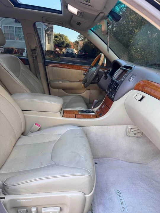 2005 Lexus LS 3rd Gen - Image 5 of 8