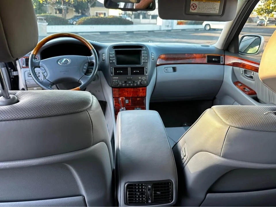 2005 Lexus LS 3rd Gen - Image 9 of 11