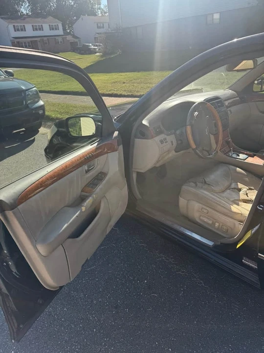 2005 Lexus LS 3rd Gen - Image 6 of 7