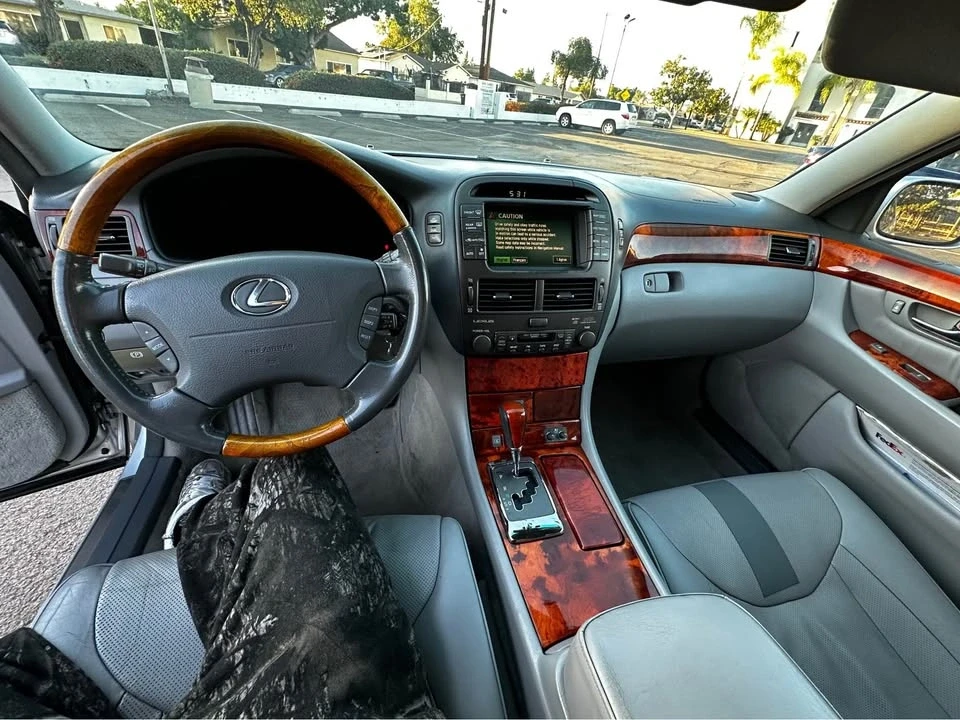 2005 Lexus LS 3rd Gen - Image 10 of 11