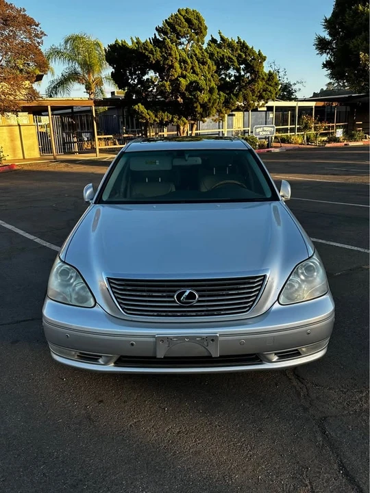 2005 Lexus LS 3rd Gen - Image 2 of 11