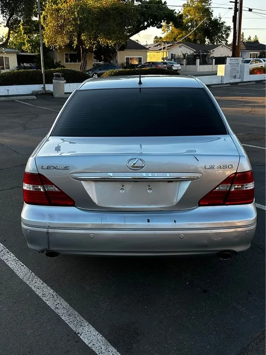 2005 Lexus LS 3rd Gen - Image 5 of 11