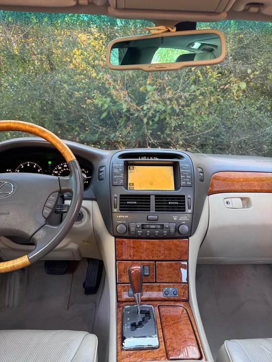 2005 Lexus LS 3rd Gen - Image 7 of 8