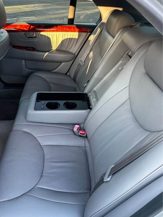 2005 Lexus LS 3rd Gen - Image 8 of 11