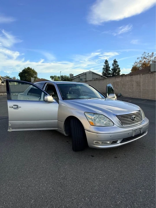 2005 Lexus LS 3rd Gen - Image 3 of 15