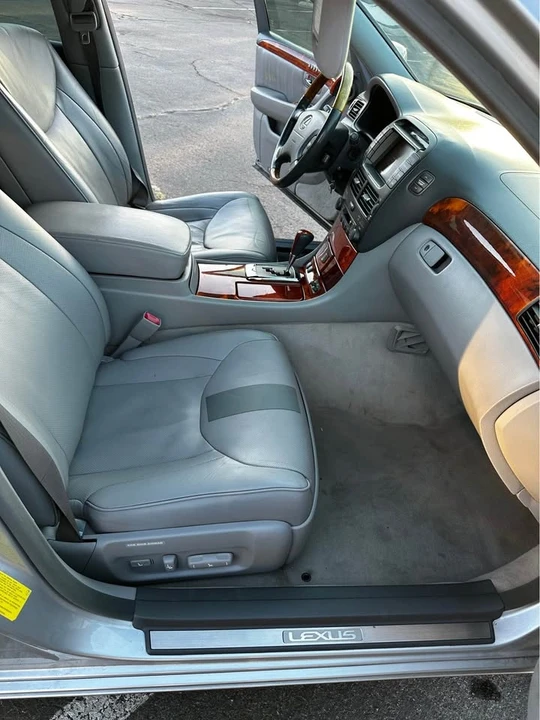 2005 Lexus LS 3rd Gen - Image 11 of 11