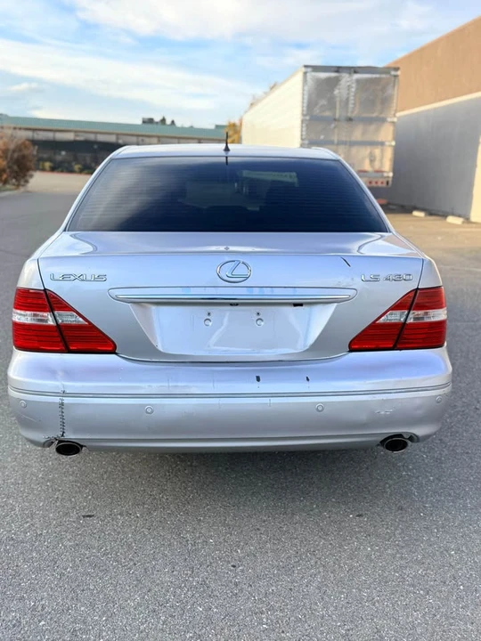 2005 Lexus LS 3rd Gen - Image 12 of 15