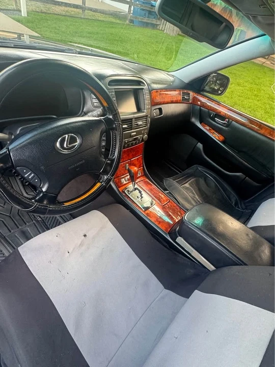2005 Lexus LS 3rd Gen - Image 5 of 8