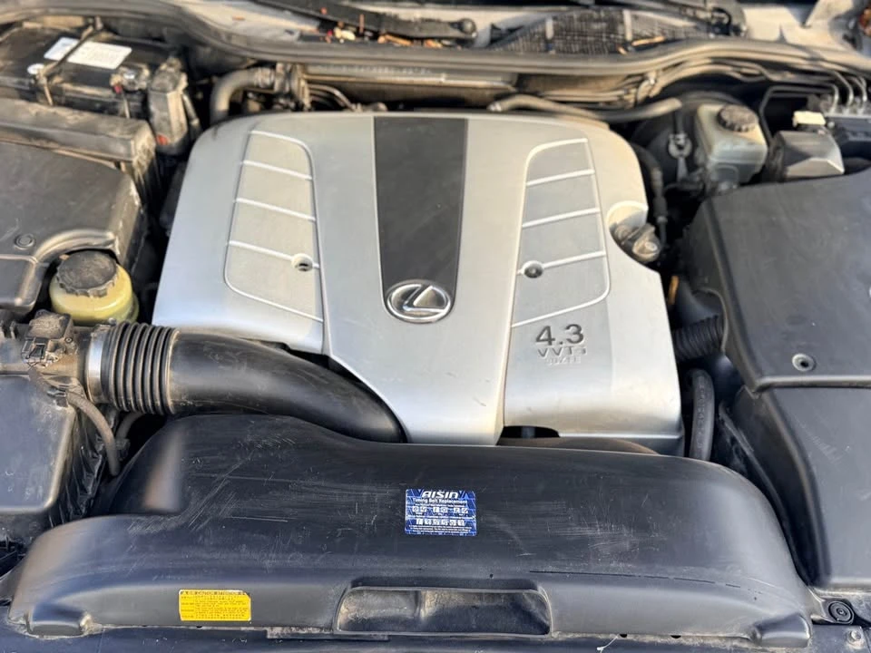 2005 Lexus LS 3rd Gen - Image 10 of 15