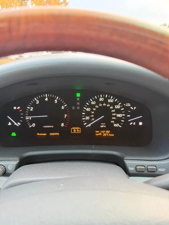 2005 Lexus LS 3rd Gen - Image 10 of 12
