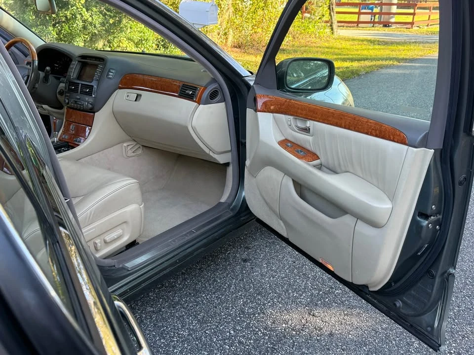 2005 Lexus LS 3rd Gen - Image 18 of 20