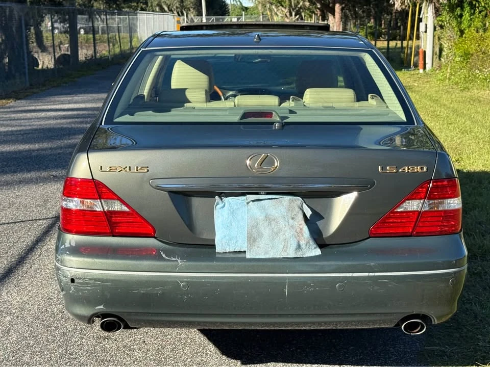 2005 Lexus LS 3rd Gen - Image 11 of 20
