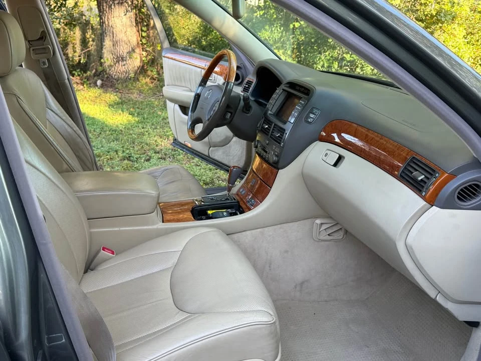 2005 Lexus LS 3rd Gen - Image 15 of 20