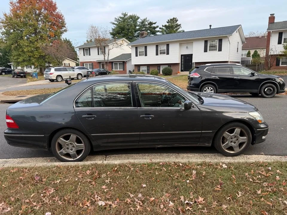 2005 Lexus LS 3rd Gen - Image 3 of 12