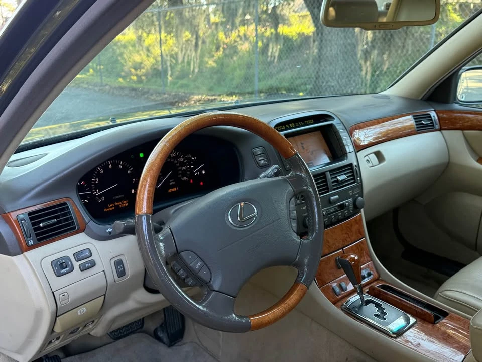 2005 Lexus LS 3rd Gen - Image 17 of 20