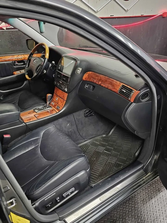 2005 Lexus LS 3rd Gen - Image 3 of 14