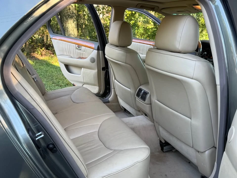 2005 Lexus LS 3rd Gen - Image 16 of 20