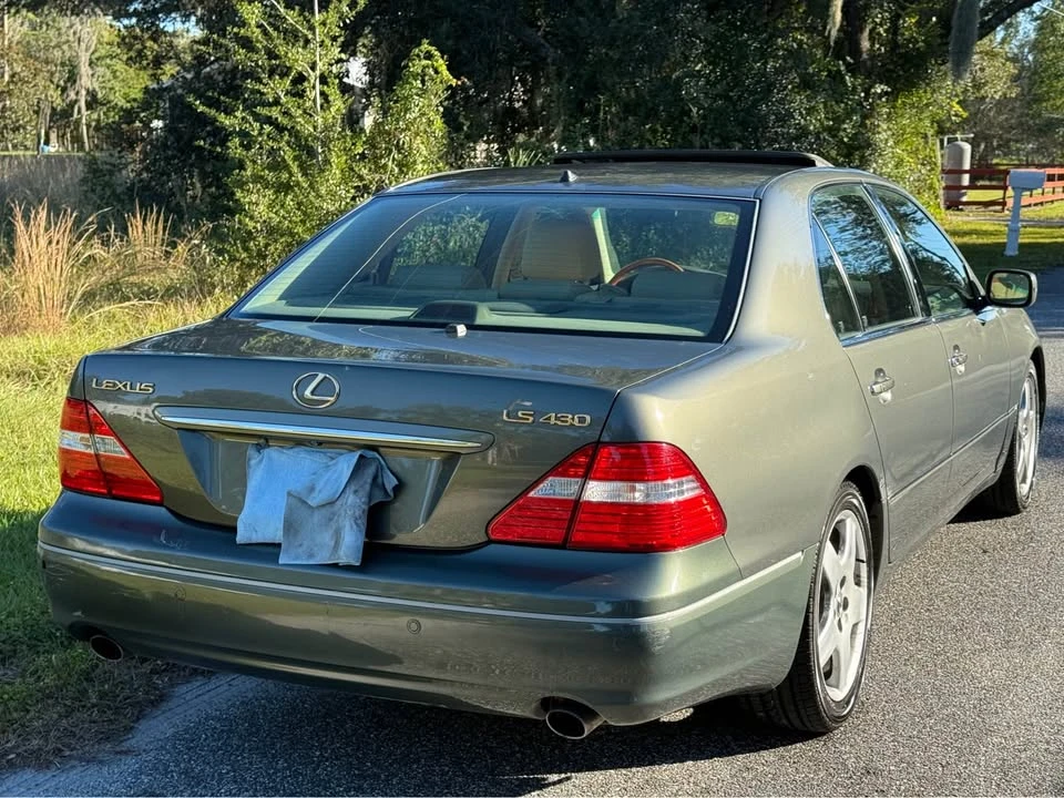 2005 Lexus LS 3rd Gen - Image 10 of 20