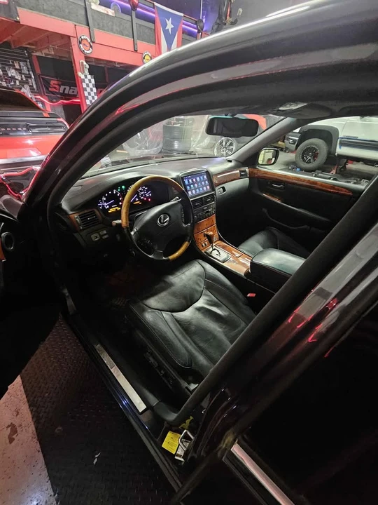 2005 Lexus LS 3rd Gen - Image 11 of 14