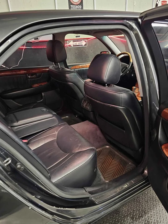 2005 Lexus LS 3rd Gen - Image 8 of 14