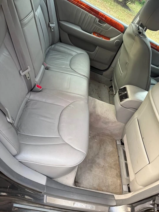 2005 Lexus LS 3rd Gen - Image 8 of 12