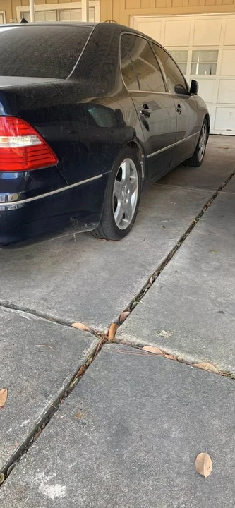 2005 Lexus LS 3rd Gen - Image 2 of 4