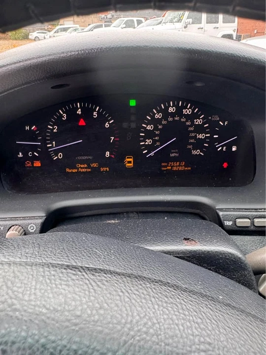 2005 Lexus LS 3rd Gen - Image 16 of 18