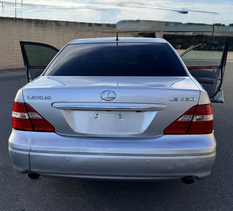 2005 Lexus LS 3rd Gen - Image 5 of 15