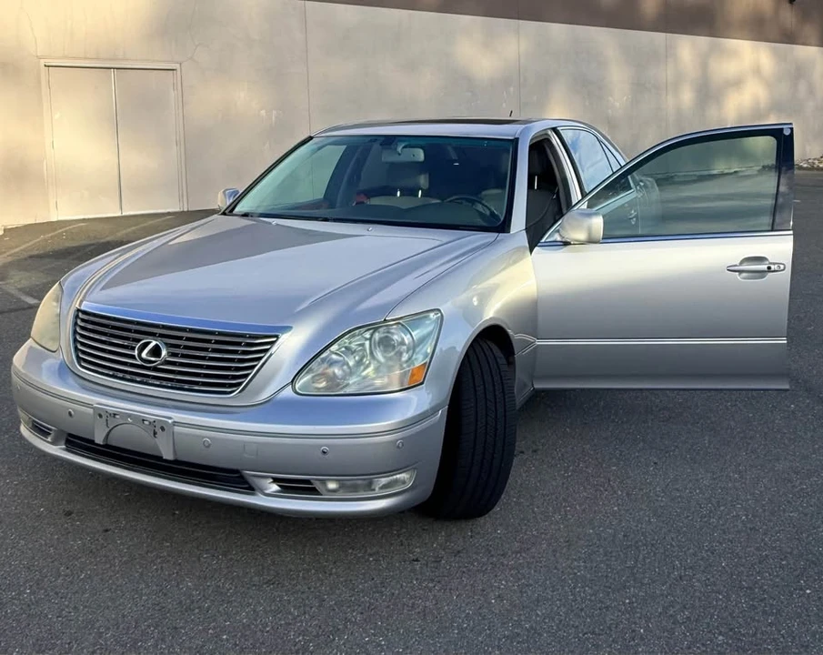 2005 Lexus LS 3rd Gen - Image 2 of 15