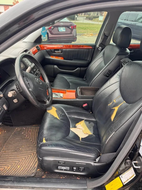 2005 Lexus LS 3rd Gen - Image 12 of 18