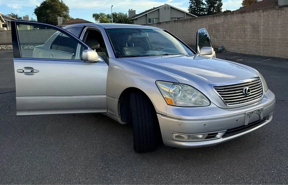 2005 Lexus LS 3rd Gen - Image 3 of 15