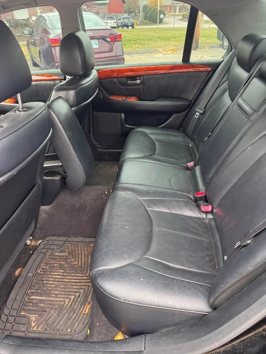 2005 Lexus LS 3rd Gen - Image 14 of 18