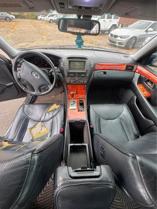 2005 Lexus LS 3rd Gen - Image 15 of 18