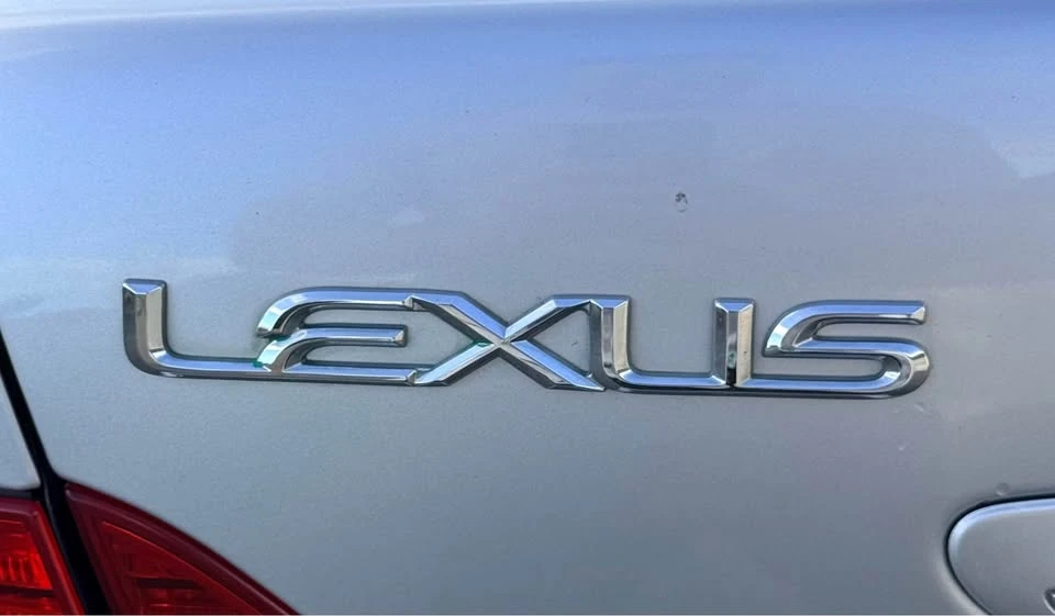 2005 Lexus LS 3rd Gen - Image 7 of 15