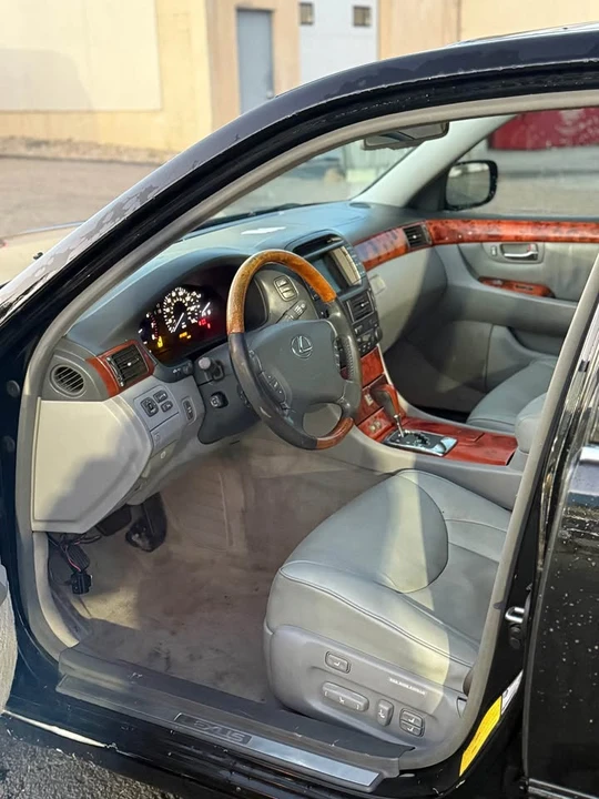2005 Lexus LS 3rd Gen - Image 7 of 10